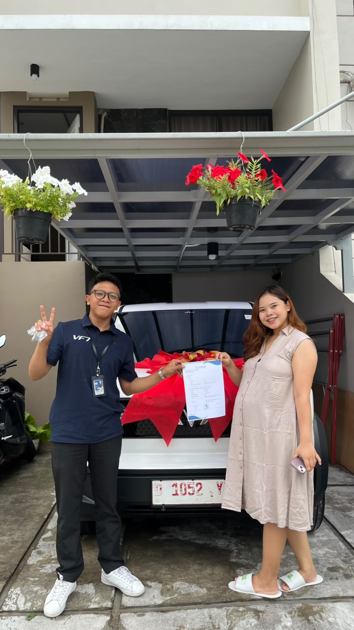 Serah terima VinFast Ibu Neneng
