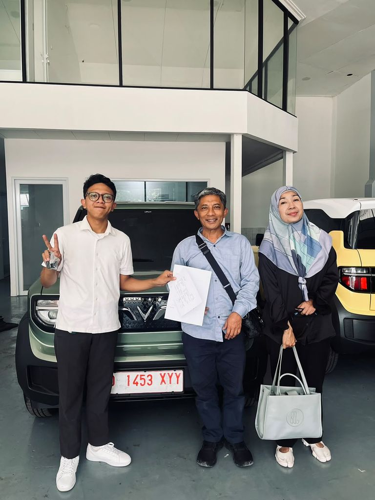 Serah terima VinFast Bapa Budi